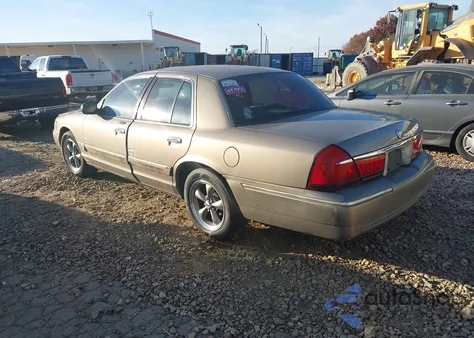 2001 Mercury Grand Marquis Gs z USA, uszkodzony, nr VIN 2MEFM74W11X714002